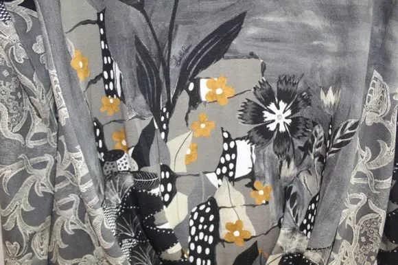 Save The Queen Top Size Large Long Sleeved - Picture 3 of 7